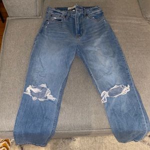 Women’s curve love ankle jeans from Abercrombie and fitch. Light wash.